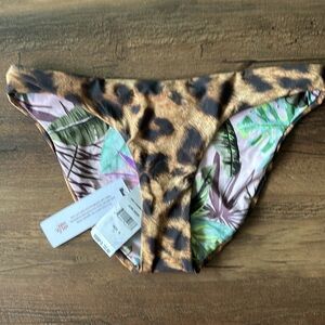 PilyQ Reversible bikini bottom in Jungle S
